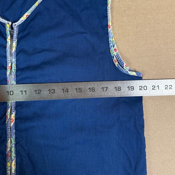 Vintage Handmade Quilt Floral Folk Scandinavian Pattern Vest Fits like Medium - Picture 8 of 8